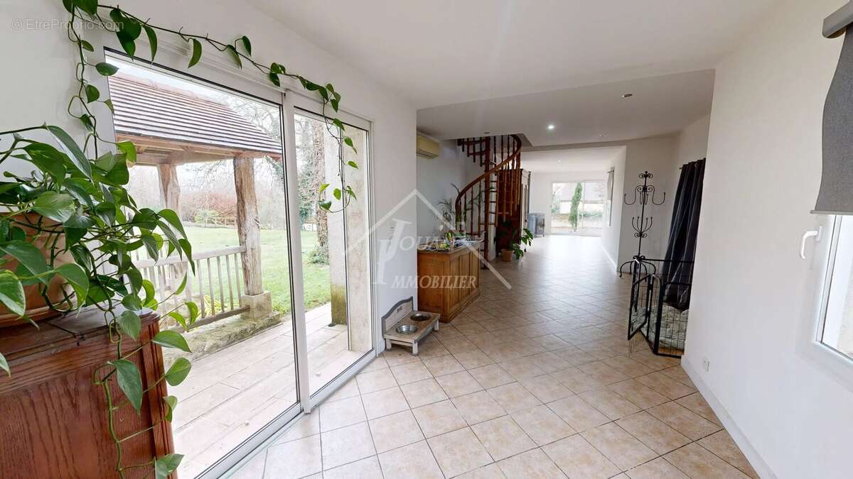 Maison à DOMPIERRE-SUR-BESBRE