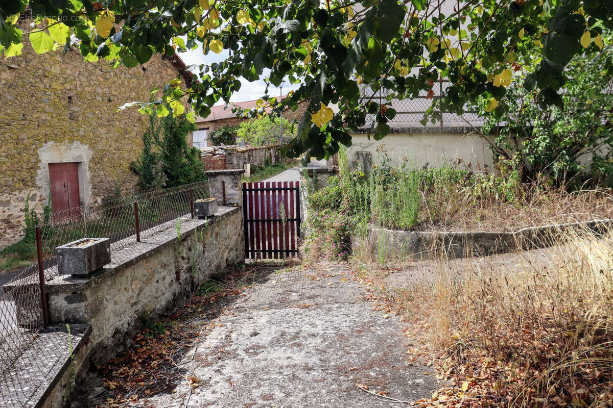 Maison à SAINT-YRIEIX-SOUS-AIXE