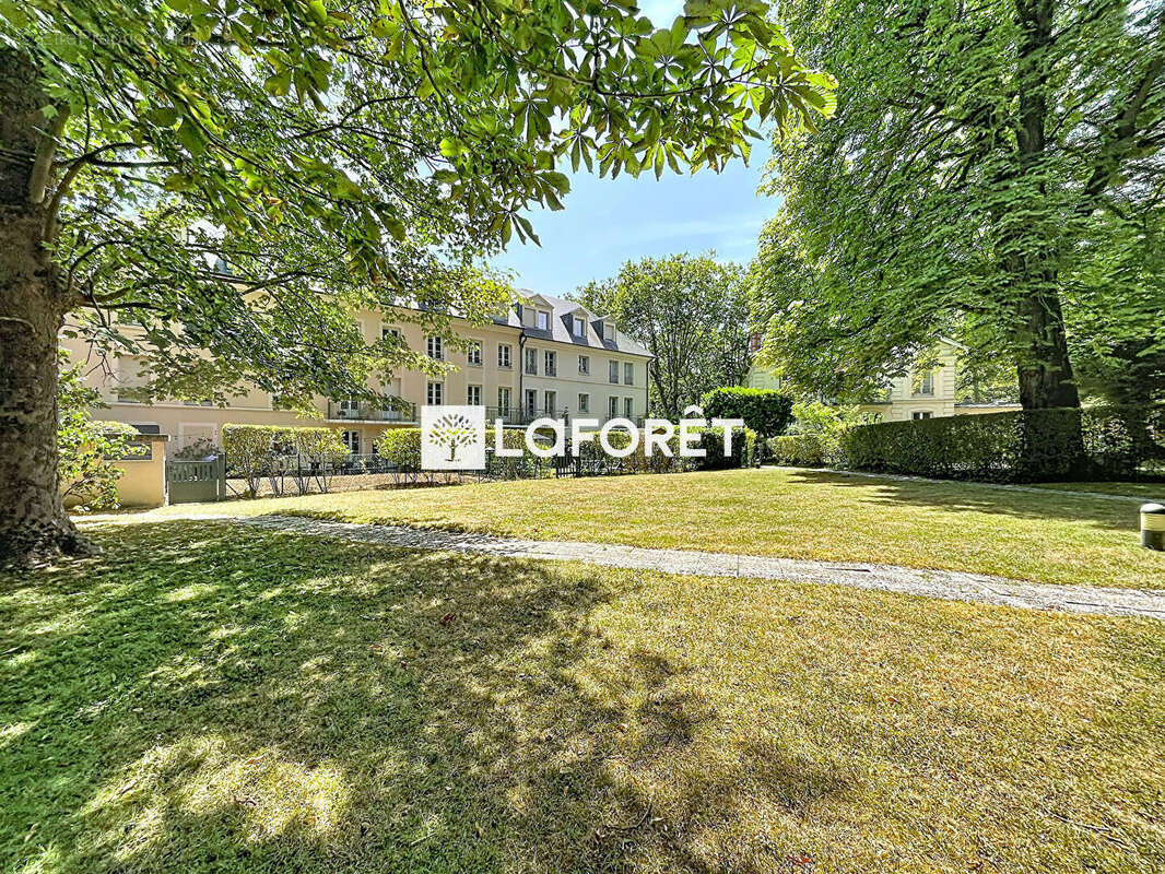 Versailles Place Louis XIV - 4 pièces lumineux de 92 m² avec balcon, ascenseur et 2 parkings - photo 13