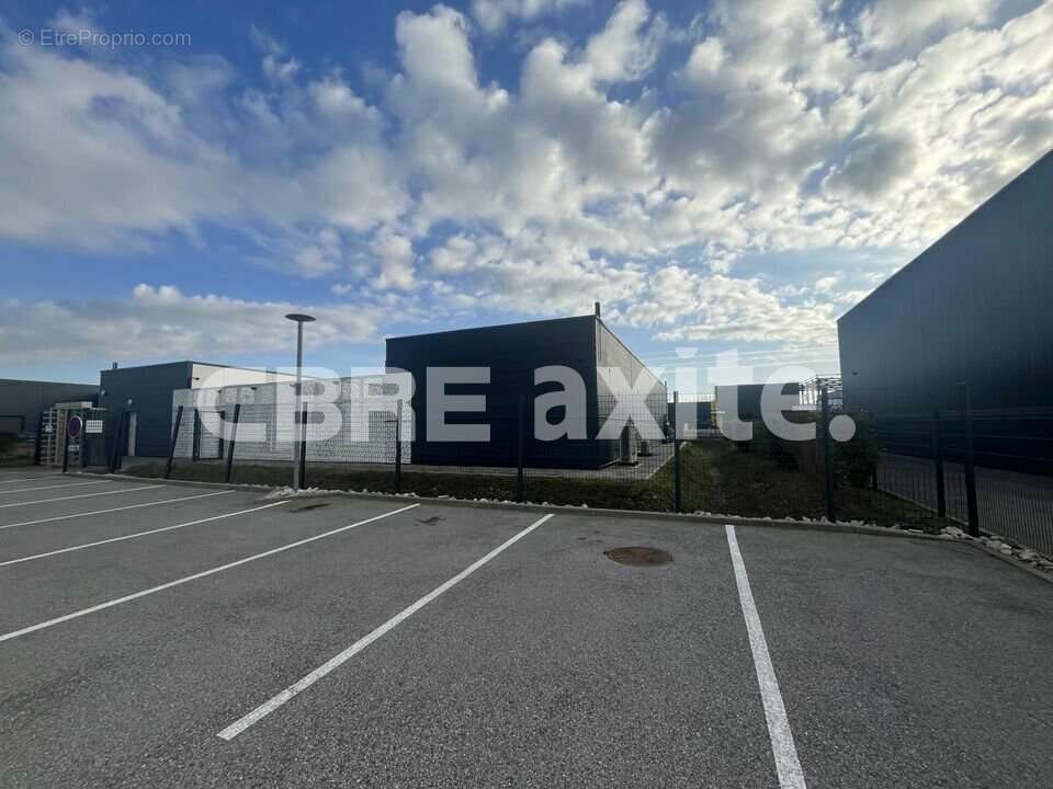 436 m² à Bourg-Les-Valence  - photo 2