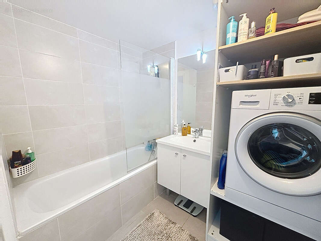 Appartement à LE PUY-SAINTE-REPARADE