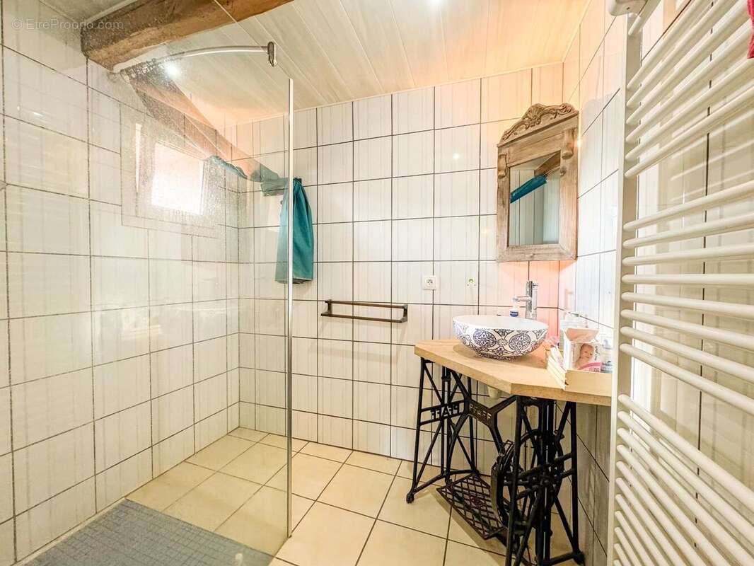 Maison à SAINT-BROINGT-LE-BOIS