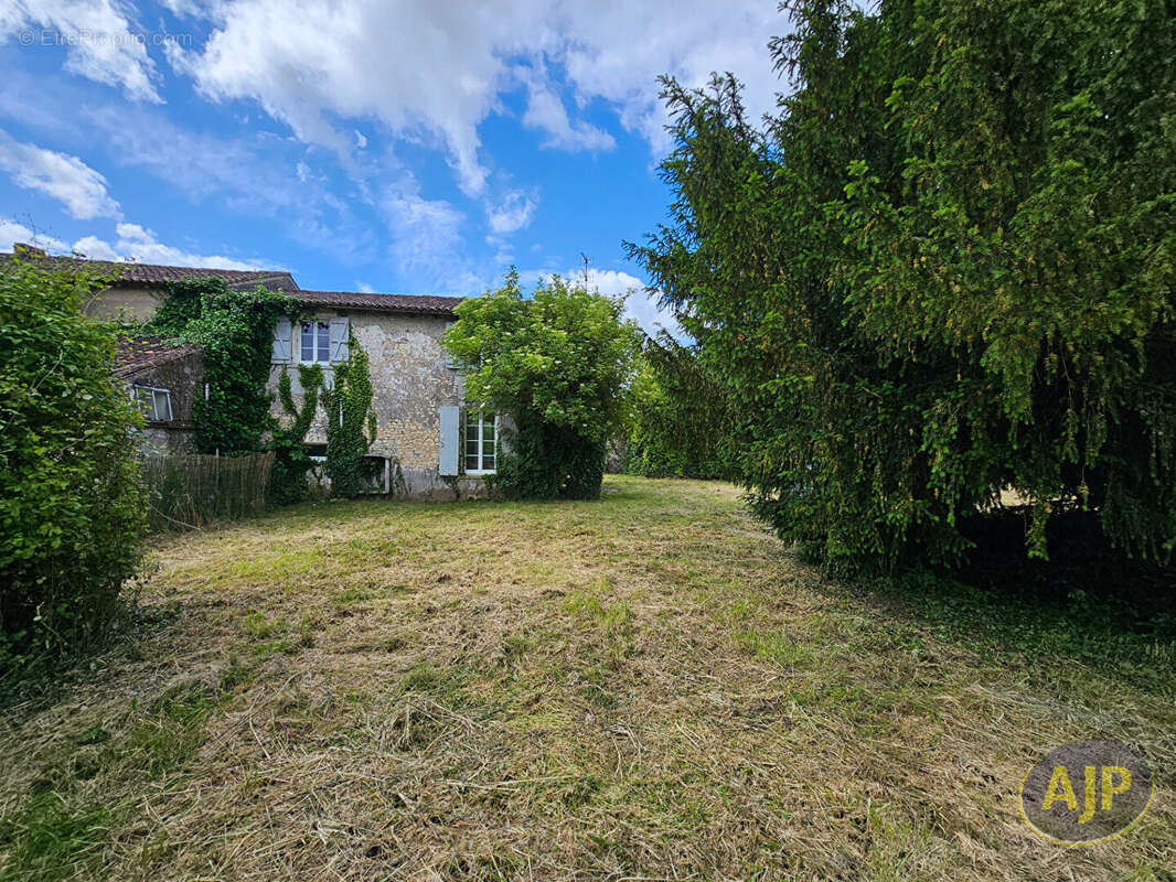 Appartement à SAINT-SEVER-DE-SAINTONGE