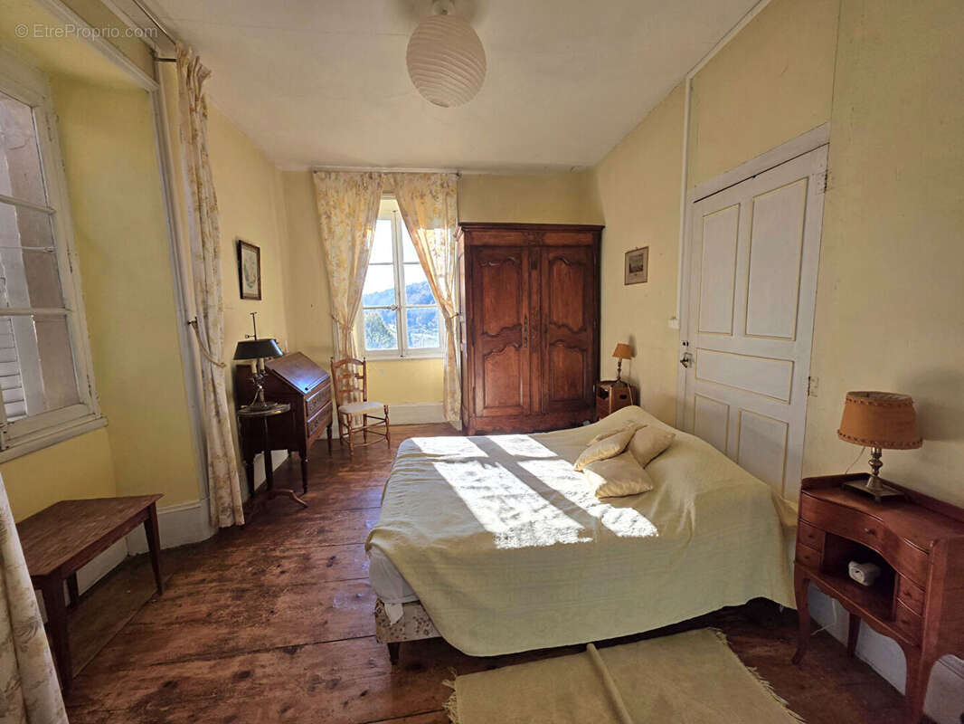 Maison à CHARMES-SUR-L'HERBASSE