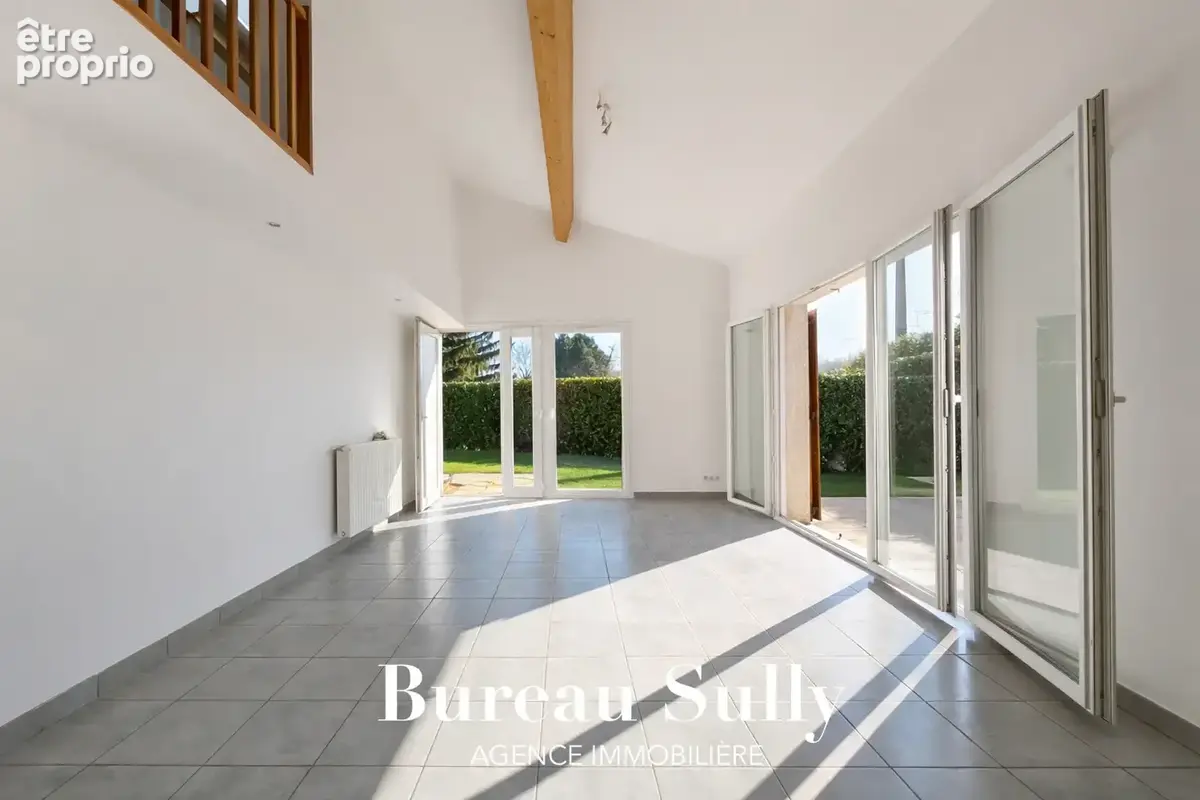 Limite GENAY sur MASSIEUX / Maison T4 (90m2 hab) sur 329m2 de terrain clos arboré parking. TB état - photo 9