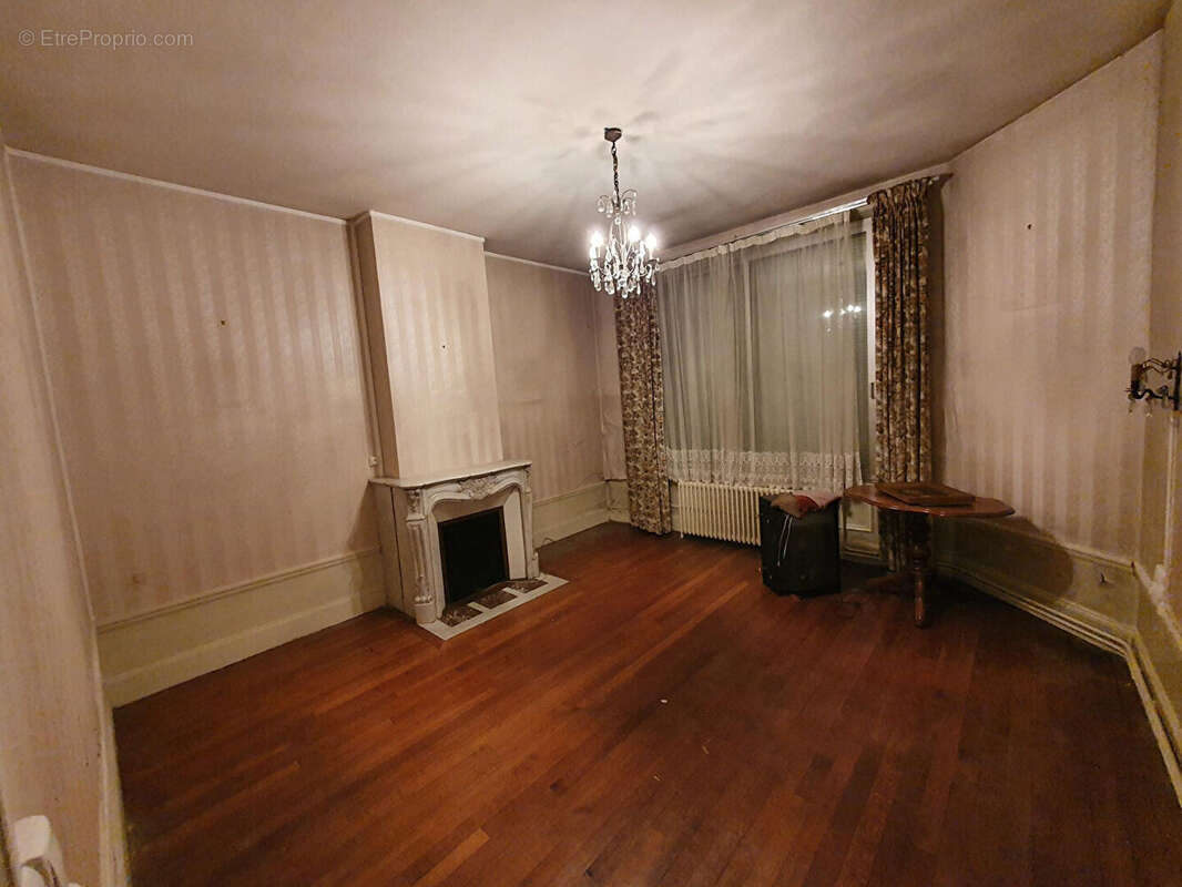 Maison à SAINT-QUENTIN