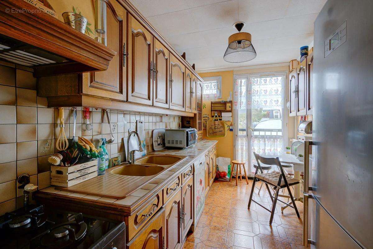 Appartement à COURBEVOIE