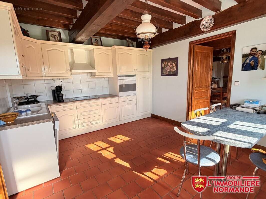 Propriété de caractère de style normand sur plus de 1,4 hectare constructible - photo 7
