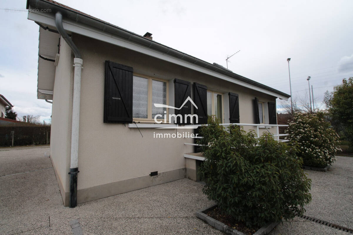 Maison à SAINT-SIMEON-DE-BRESSIEUX