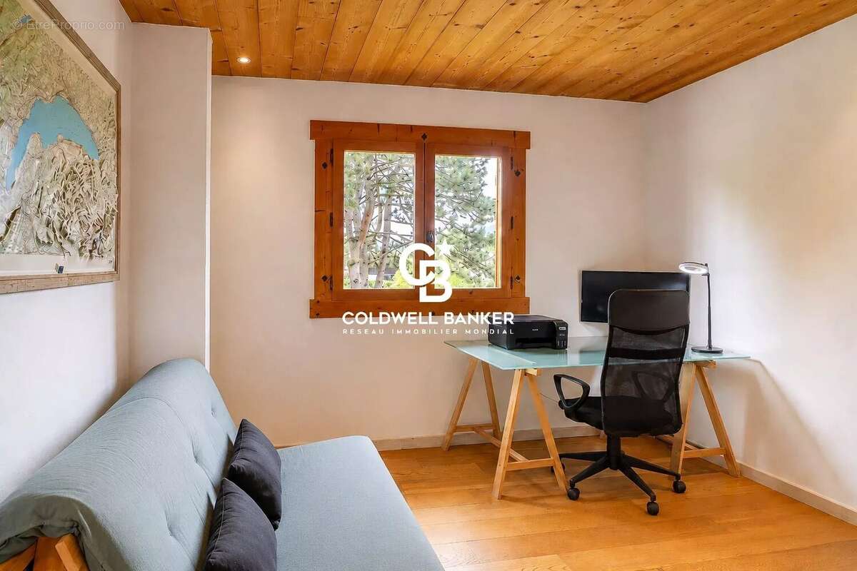 Maison chalet à Vétraz-Monthoux avec piscine chauffée, 5 chambres et jardin arboré - photo 9