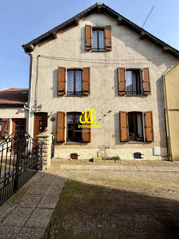 Maison à CHARLEVILLE-MEZIERES