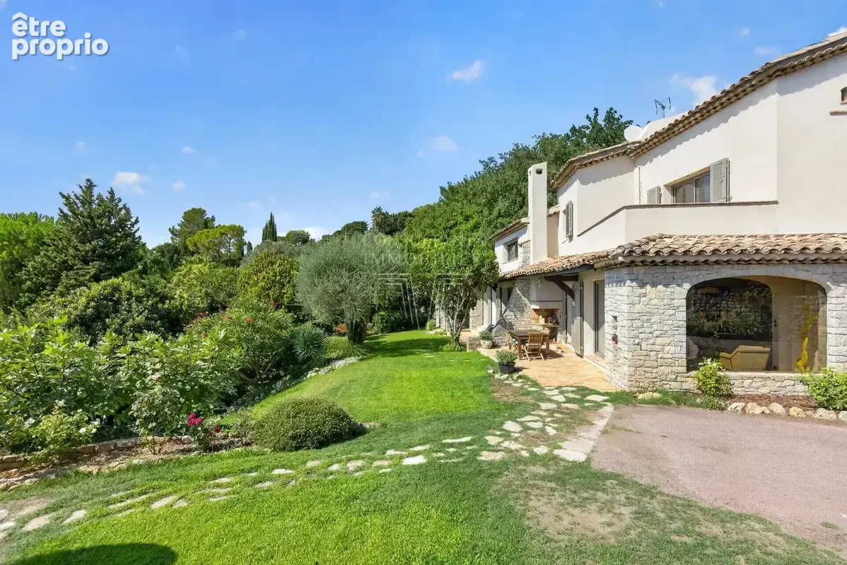 Mougins – Élégante propriété rénovée avec piscine au cœur d’un jardin paysager - photo 6