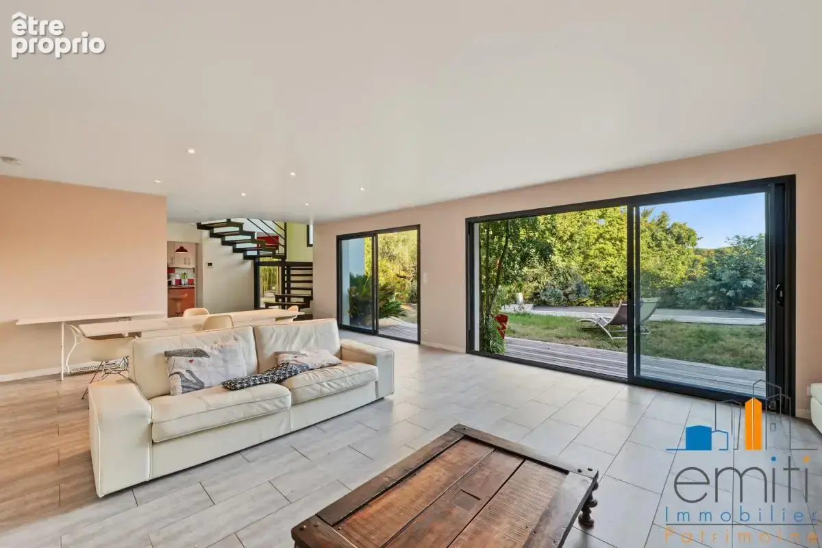 Maison d’architecte – 176 m², piscine et écrin de verdure à Mons - photo 3