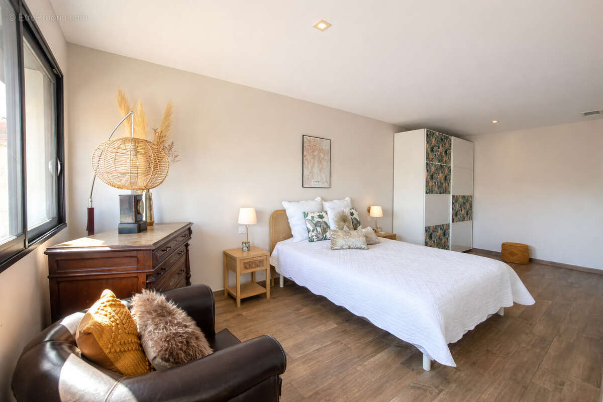 Maison à SAINT-LAURENT-DE-LA-SALANQUE