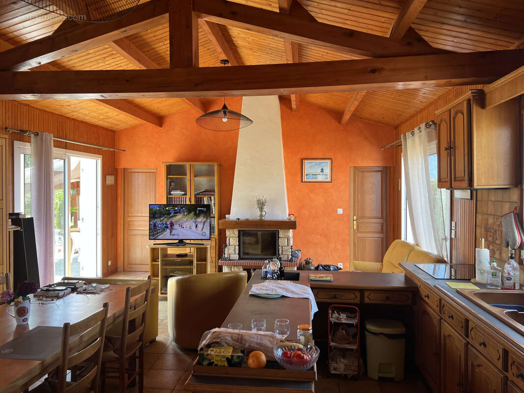 Maison à Ker Chauvineau, dans un chemin de terre, secteur très calme. - photo 3