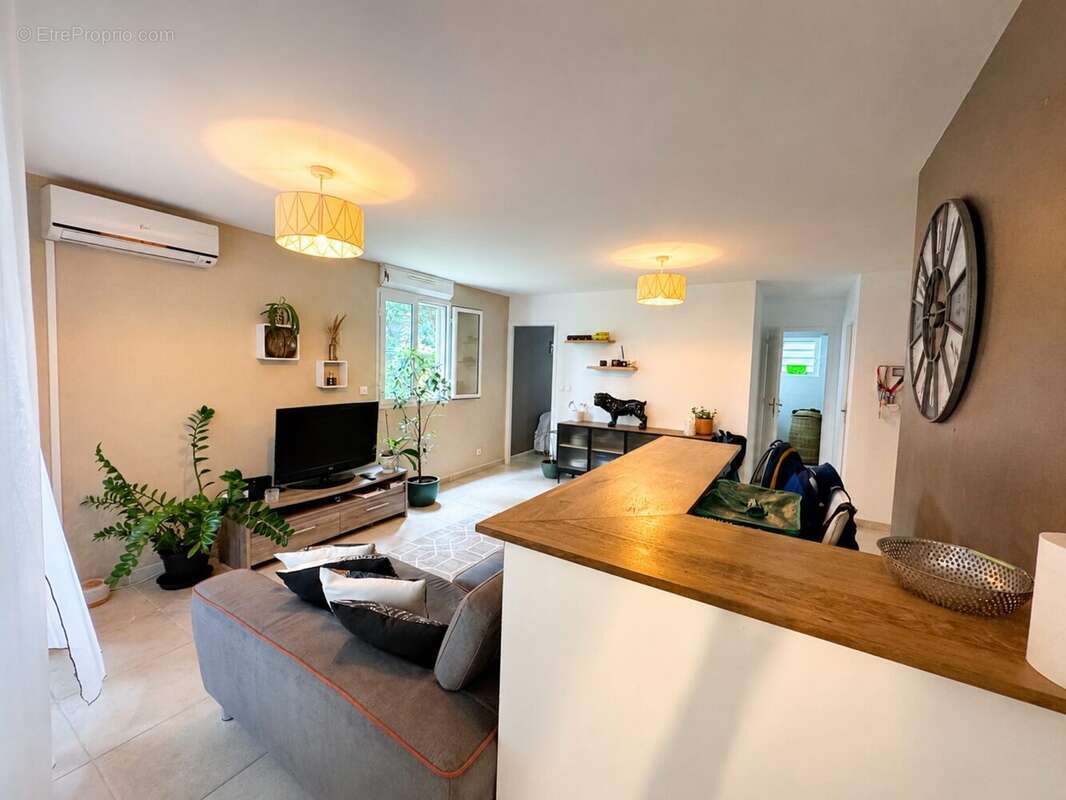 Appartement 50 m² à Saint-Denis  - photo 4