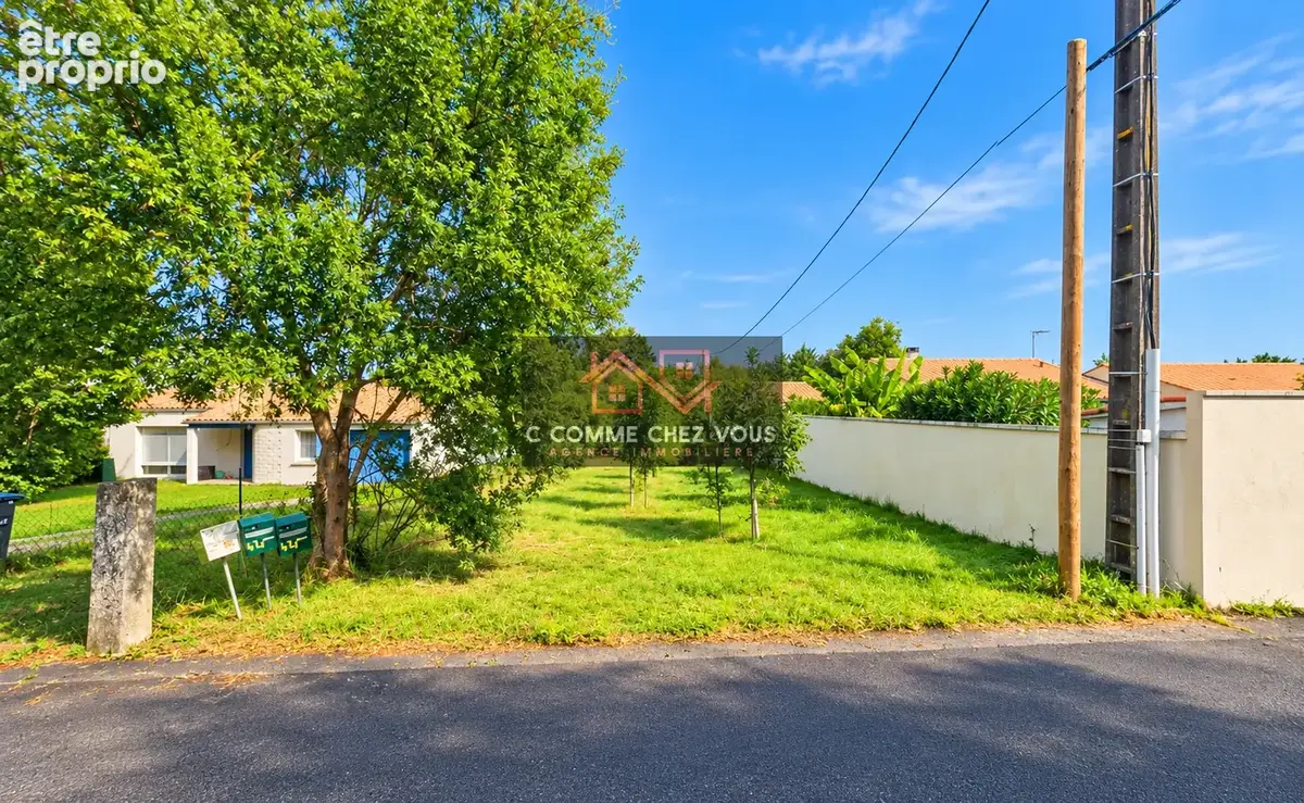Terrain constructible 815m2 à Dompierre-sur-Mer - photo 1