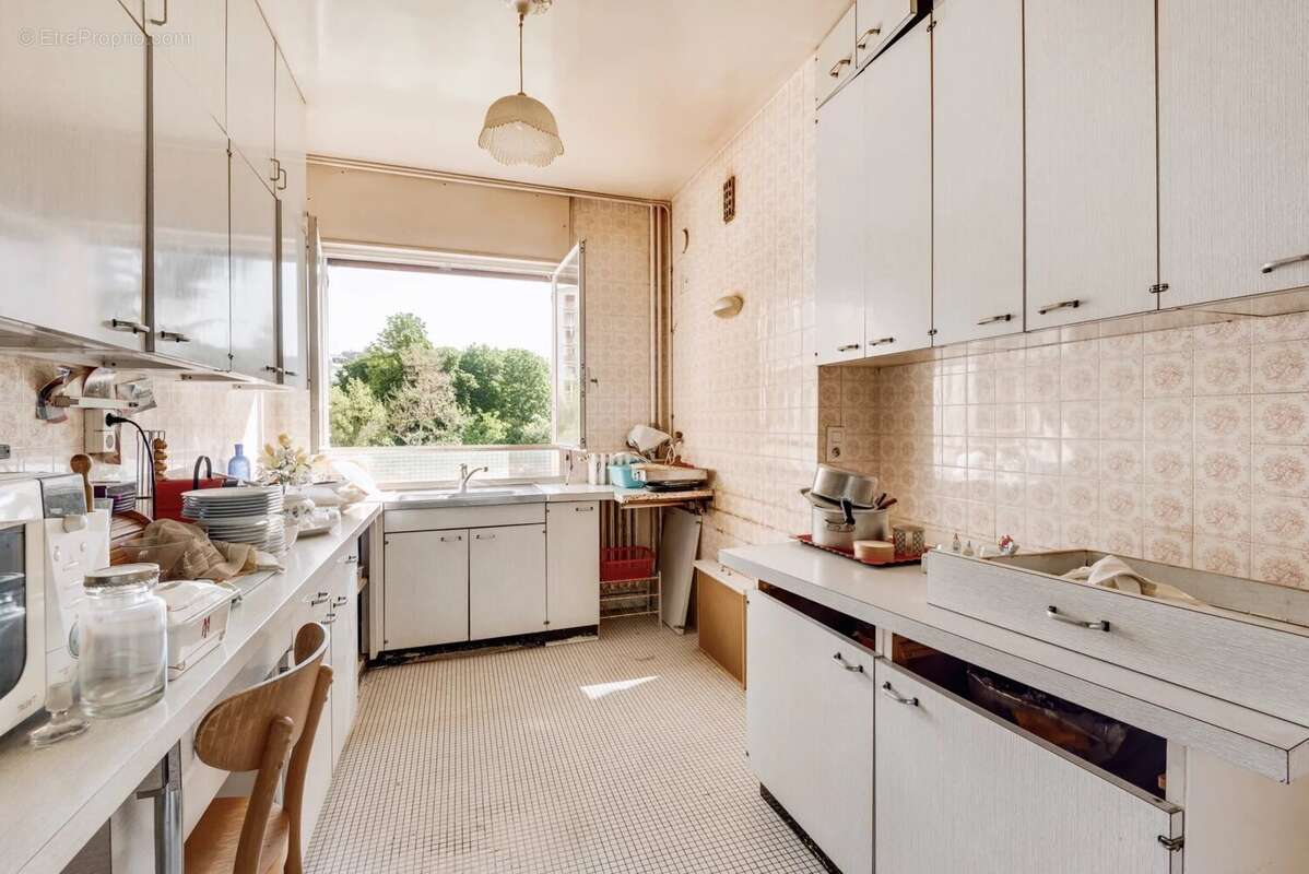 Appartement à PARIS-16E