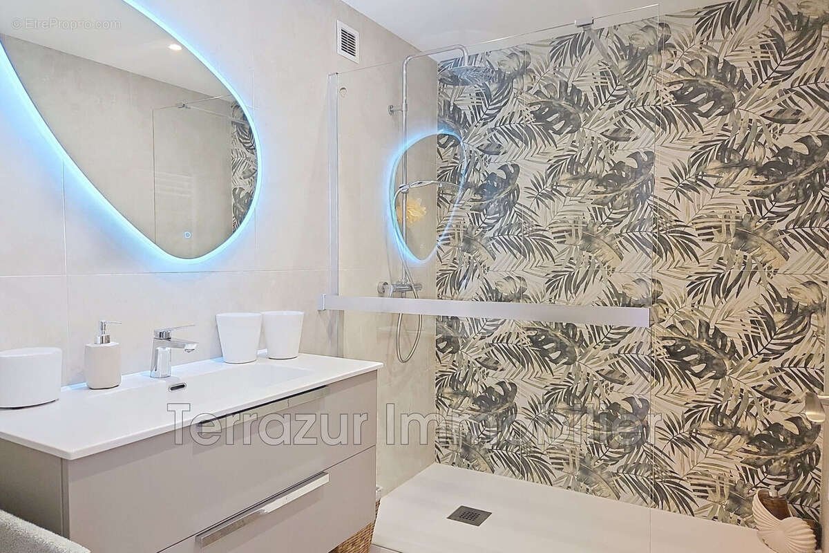 Appartement à VALLAURIS