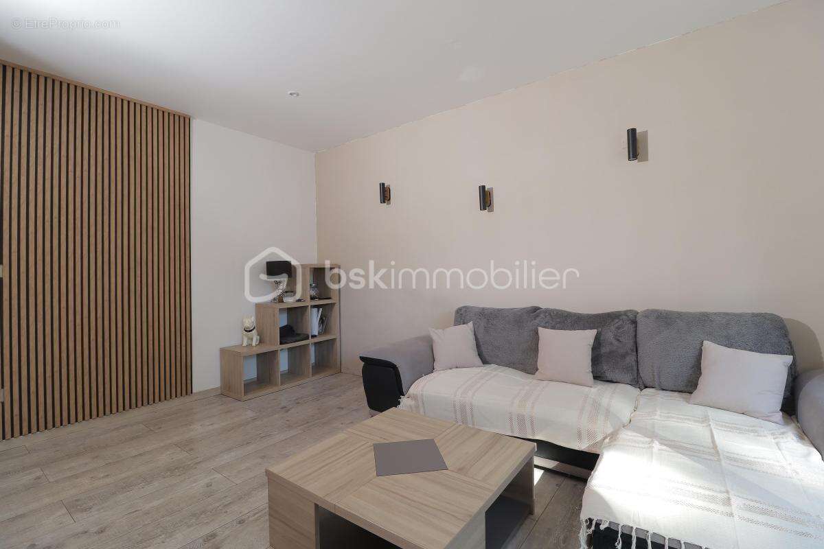 Maison à SAINT-LAURENT-D'AIGOUZE