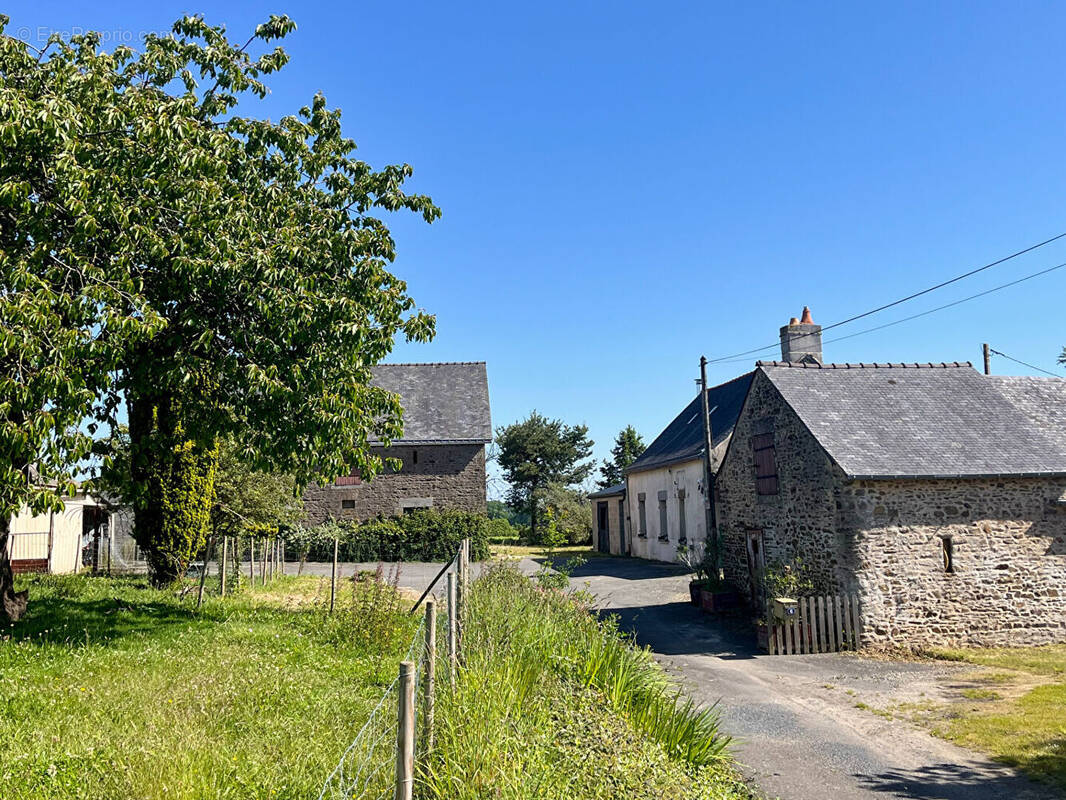 Maison à SAINT-HILAIRE-DU-MAINE