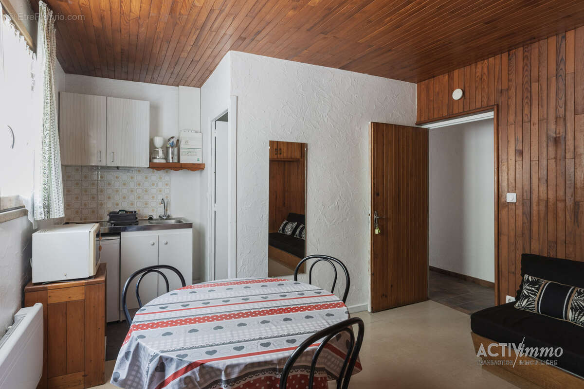 Propriété avec plusieurs appartement et terrain - photo 10