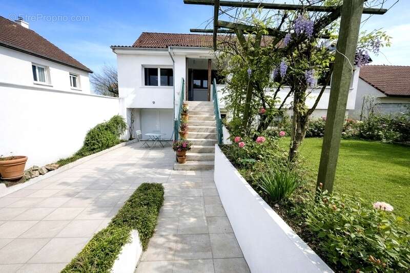 Maison à CHEVIGNY-SAINT-SAUVEUR