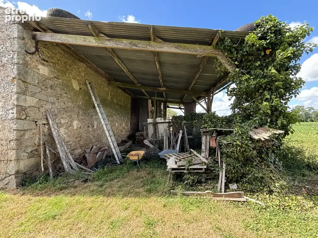 Rare, belle grange en pierres a amenager sur un terrain de 1 194 m2 . - photo 4