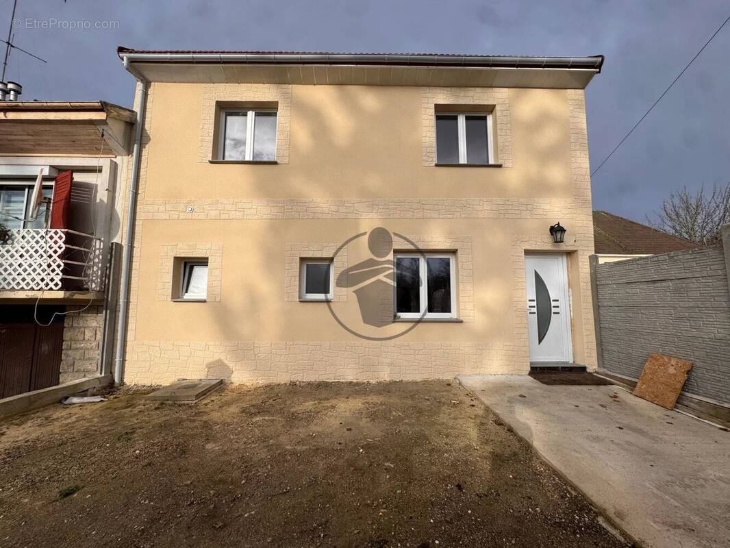 Maison à SAINT-QUENTIN