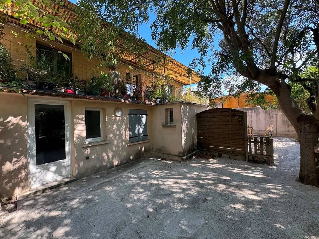 Appartement à VILLENEUVE-LES-AVIGNON