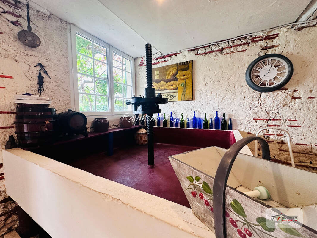 Charmante longère de vigneron avec studio, piscine et séchoir traditionnel - photo 33