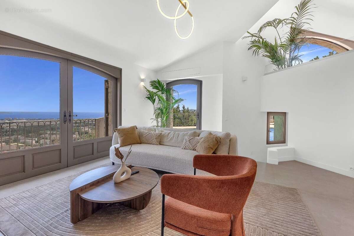 Maison à MANDELIEU-LA-NAPOULE