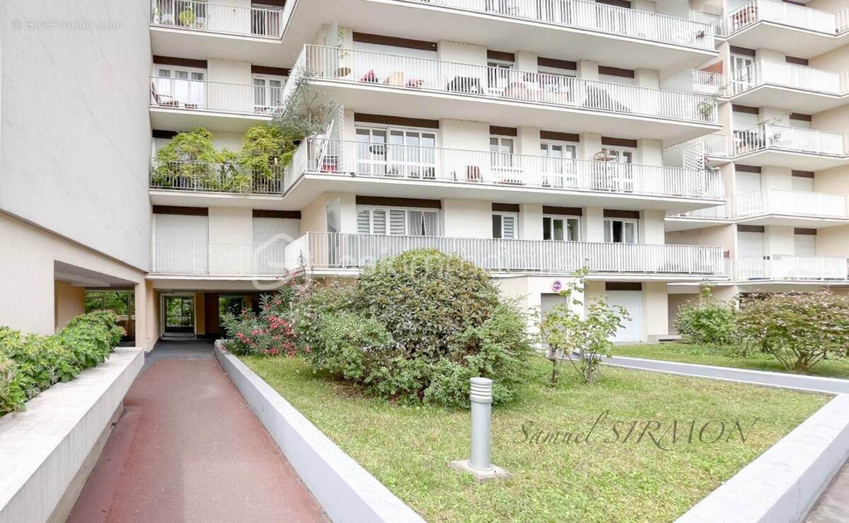Appartement à L&#039;ILE-SAINT-DENIS