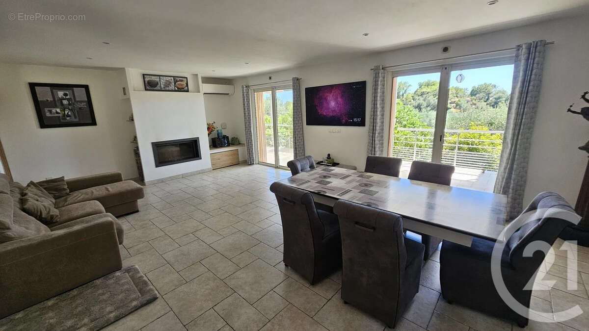 Maison à CHATEAUNEUF-GRASSE