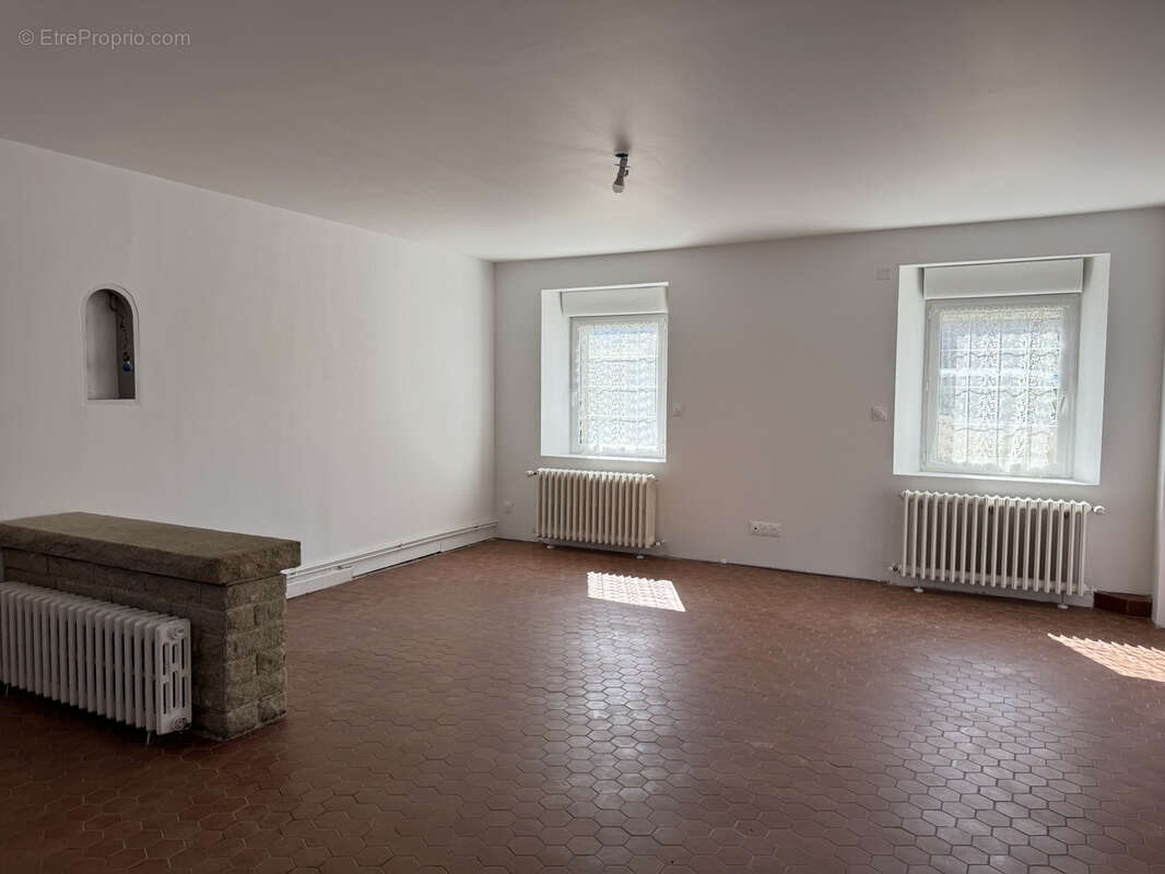 TRELEVERN : Belle maison en pierres proximité immédiate du bourg - photo 2