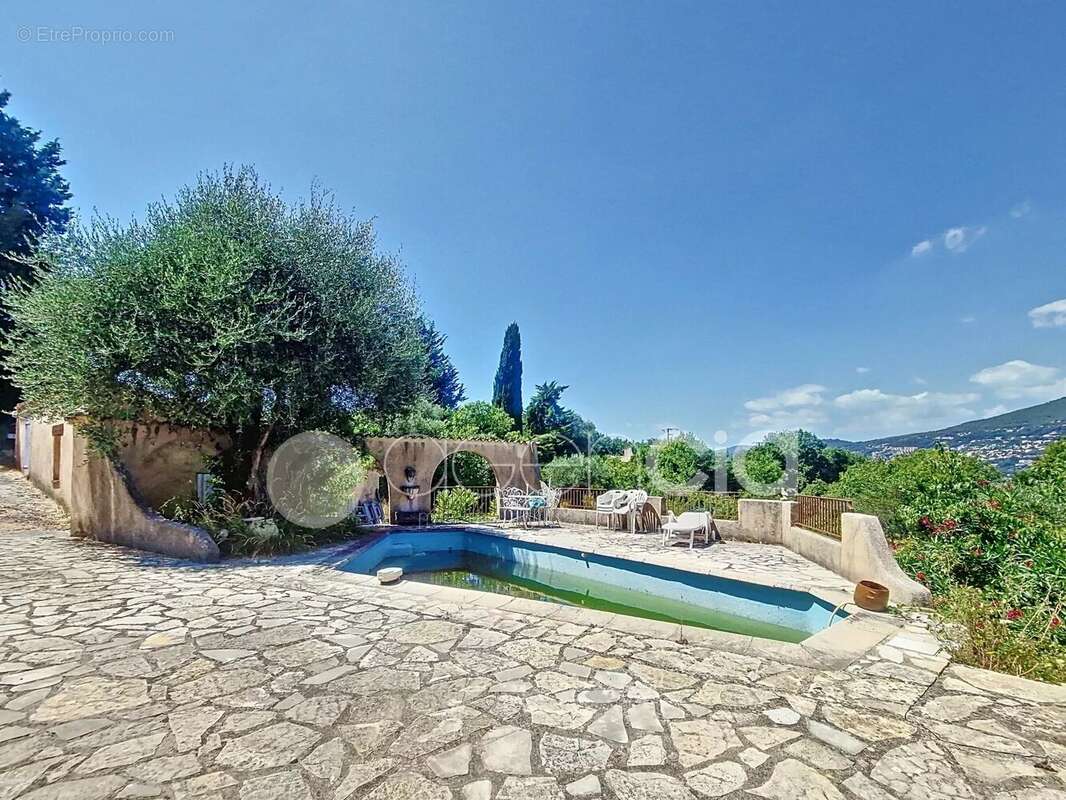 Propriété de 214 m² à PLASCASSIER, idéalement agencée  pour un projet de regroupement familial - photo 6