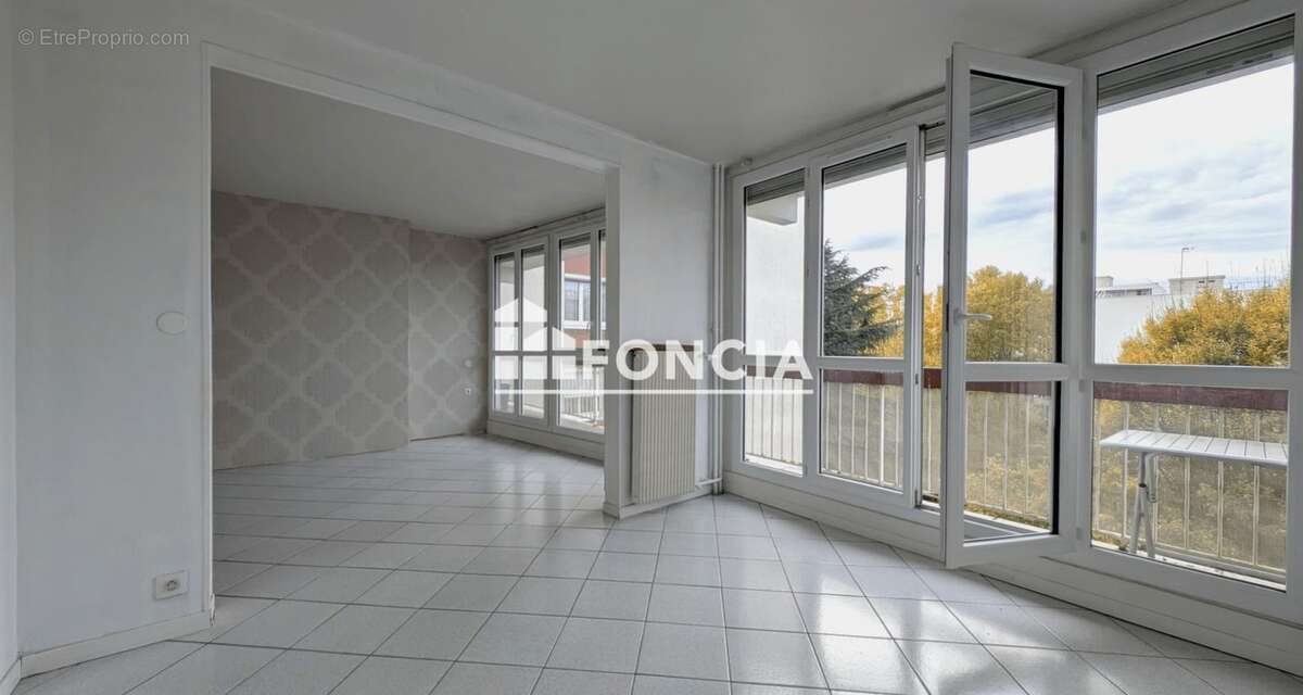 Appartement à CHILLY-MAZARIN