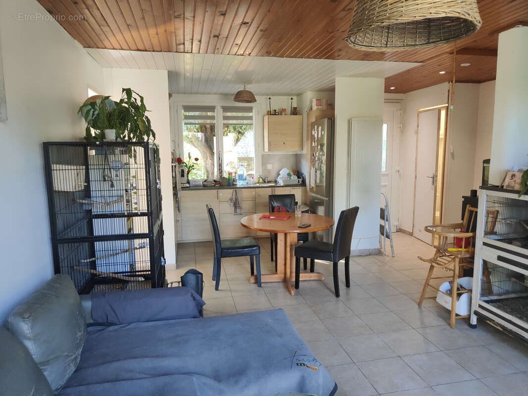 Maison de plain-pied de 76,22 m2 et un mazet - photo 2