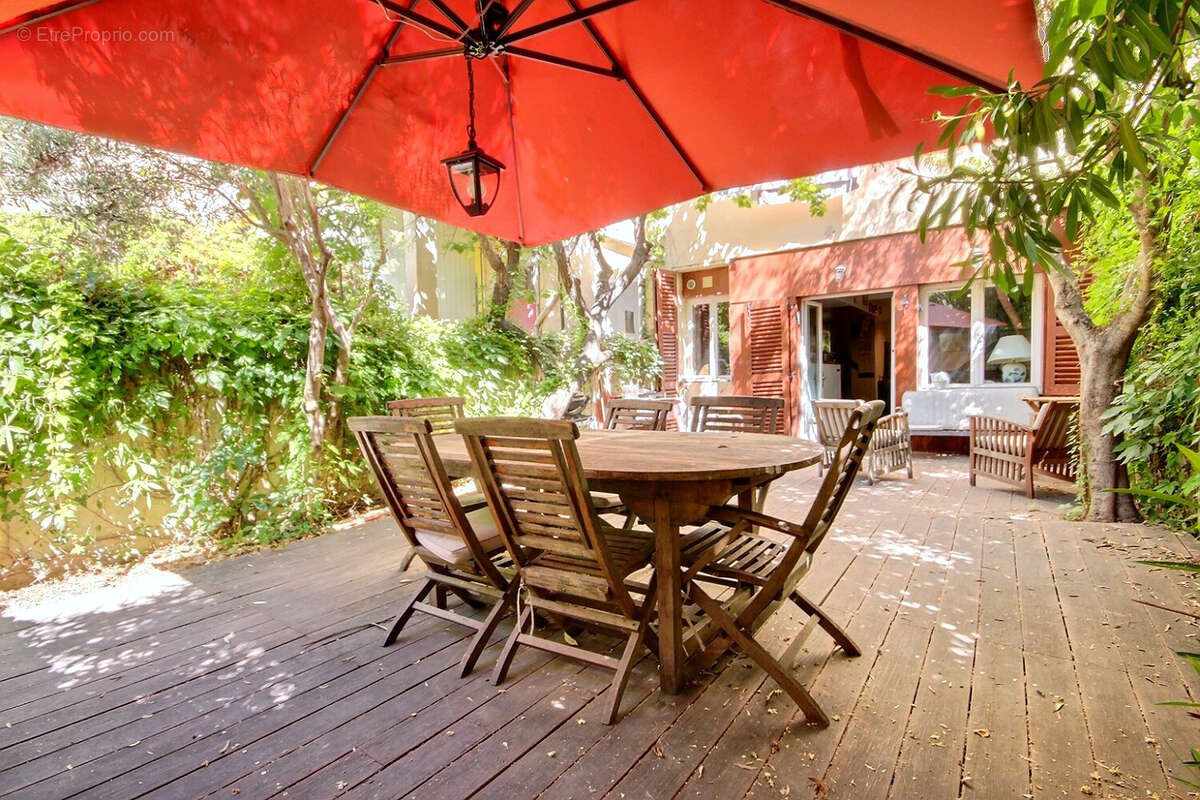 Appartement à MARSEILLE-6E