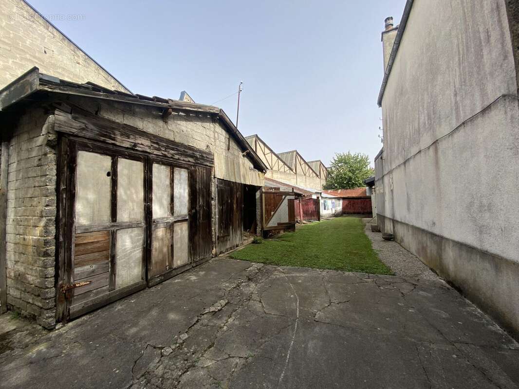 Parking 425 m² à Limoges  - photo 2