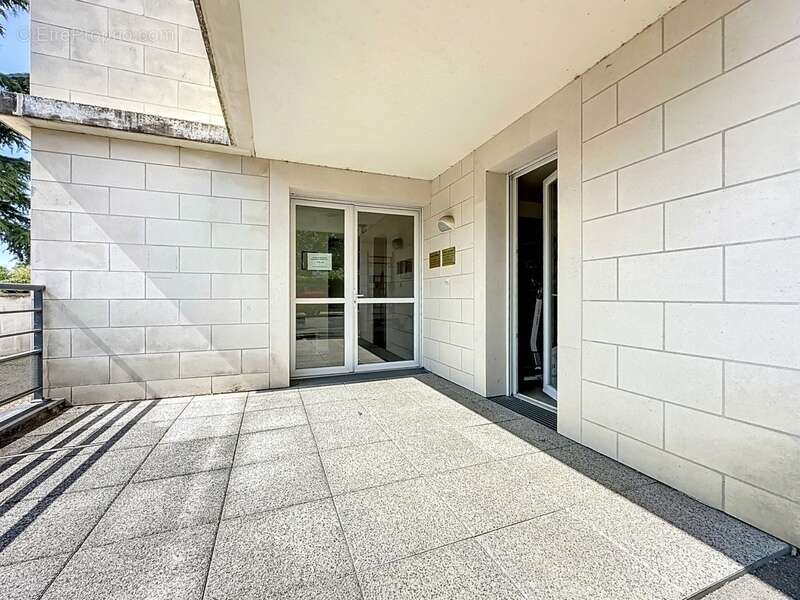 Commerce à SAINT-CYR-SUR-LOIRE