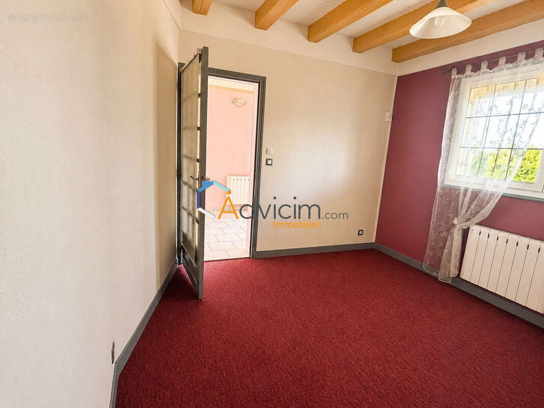 Maison 220 m² à Saint-Maurice-Sur-Fessard  - photo 8