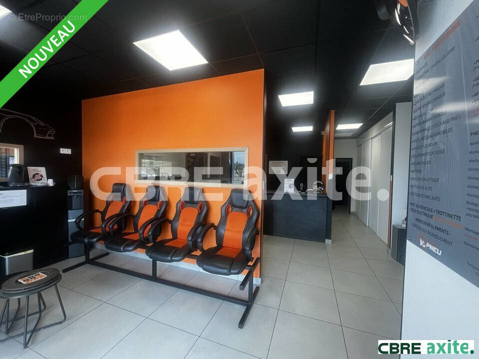 450 m² à Vaulx-Milieu · 450 m² · 855 000 €