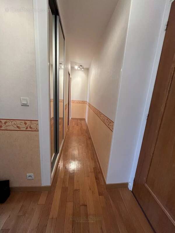 Bel appartement avec dressing, garage et cave - photo 7