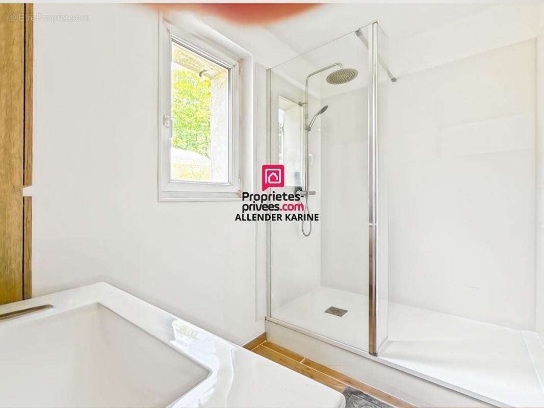 Maison à VILLENEUVE-SUR-YONNE