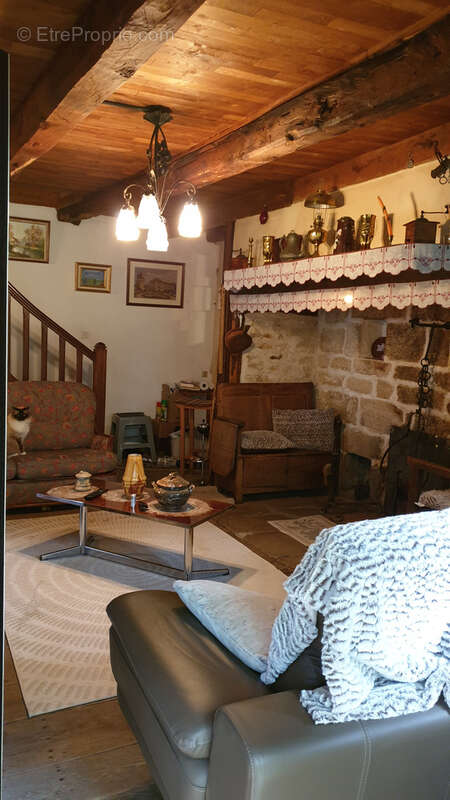 Maison à SAINT-MARTIN-LA-MEANNE