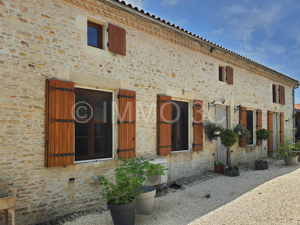 Maison à CHARROUX