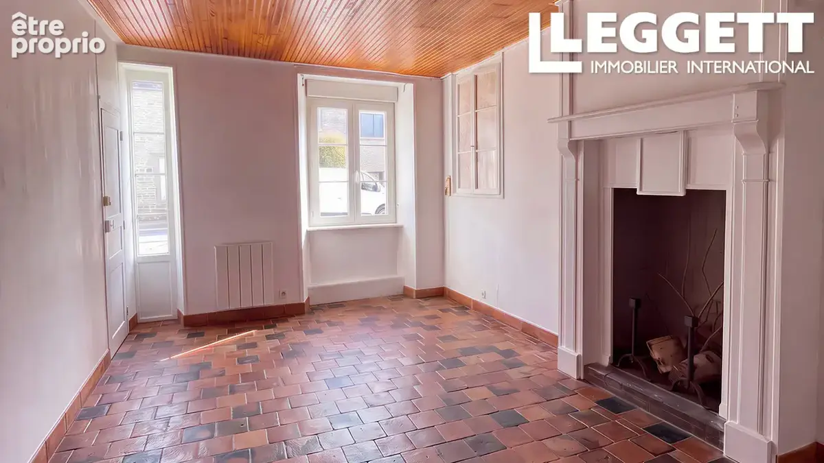 Charmante maison de bourg de 98 m² avec trois chambres et un joli jardin à Saint-Lô-d’Ourville - photo 3