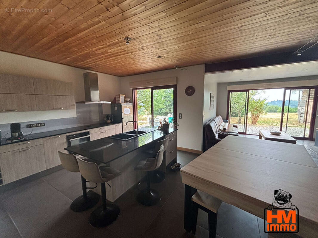 Maison à SAINT-YRIEIX-LA-PERCHE