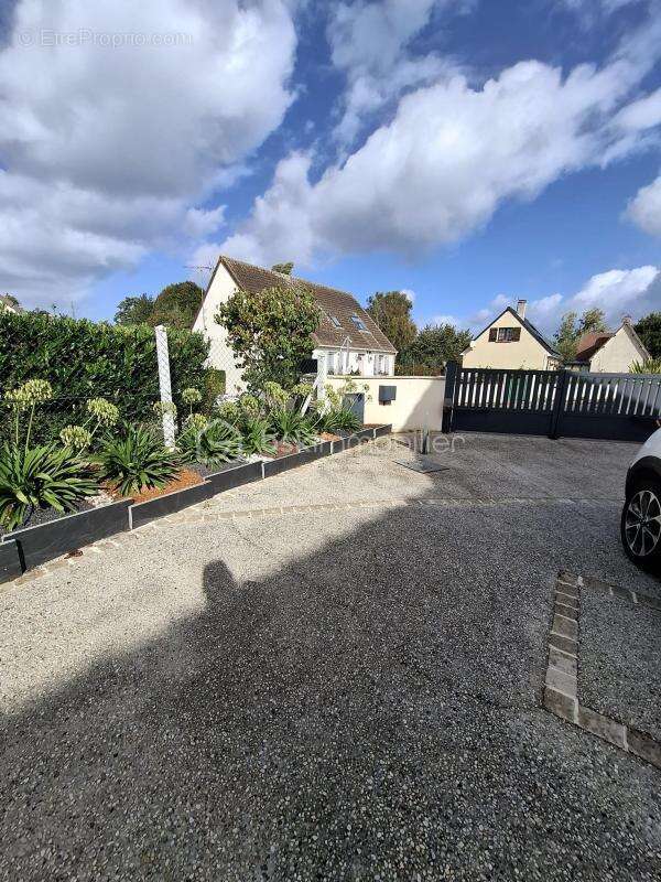 Maison à MERY-CORBON